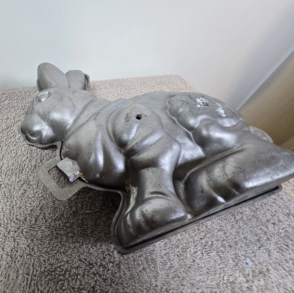 Silver Rabbit Cake Mold - Picture 8 of 13